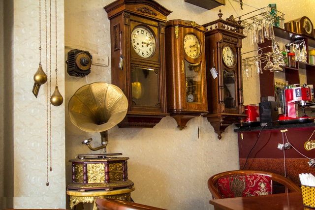 Bán đồng hồ treo tường bằng gỗ tphcm, uy tín giá rẻ