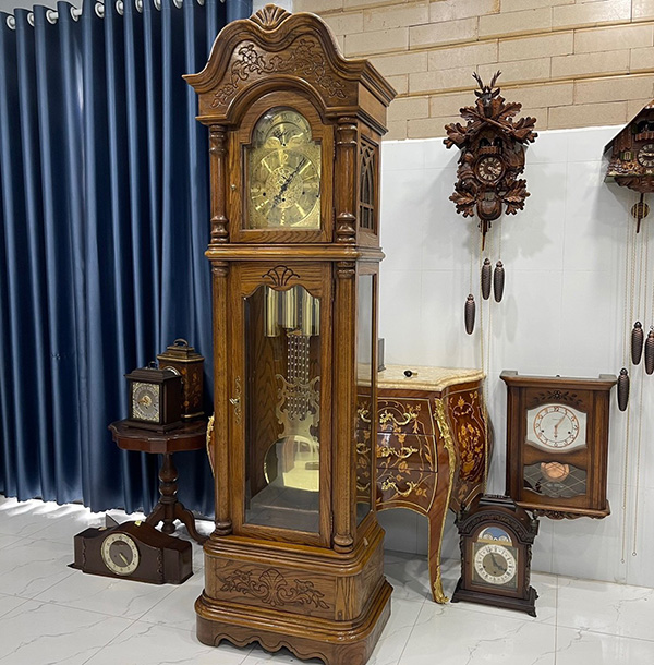 Alowatch là một trong những đơn vị hàng đầu chuyên cung cấp các dòng đồng hồ tủ, đồng hồ cây cao cấp