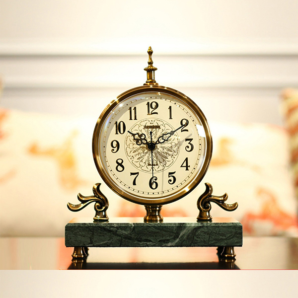 Đồng hồ để bàn là loại đồng hồ có kích thước nhỏ gọn, được thiết kế để đặt bàn