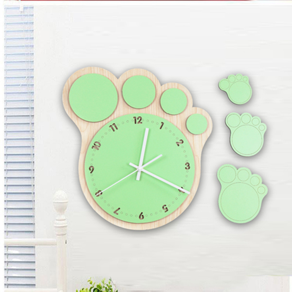 Đồng hồ treo tường bàn chân H752