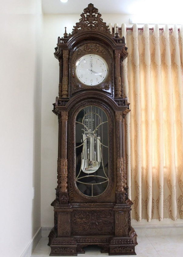 Đồng hồ tủ gỗ mun đuôi công XH249